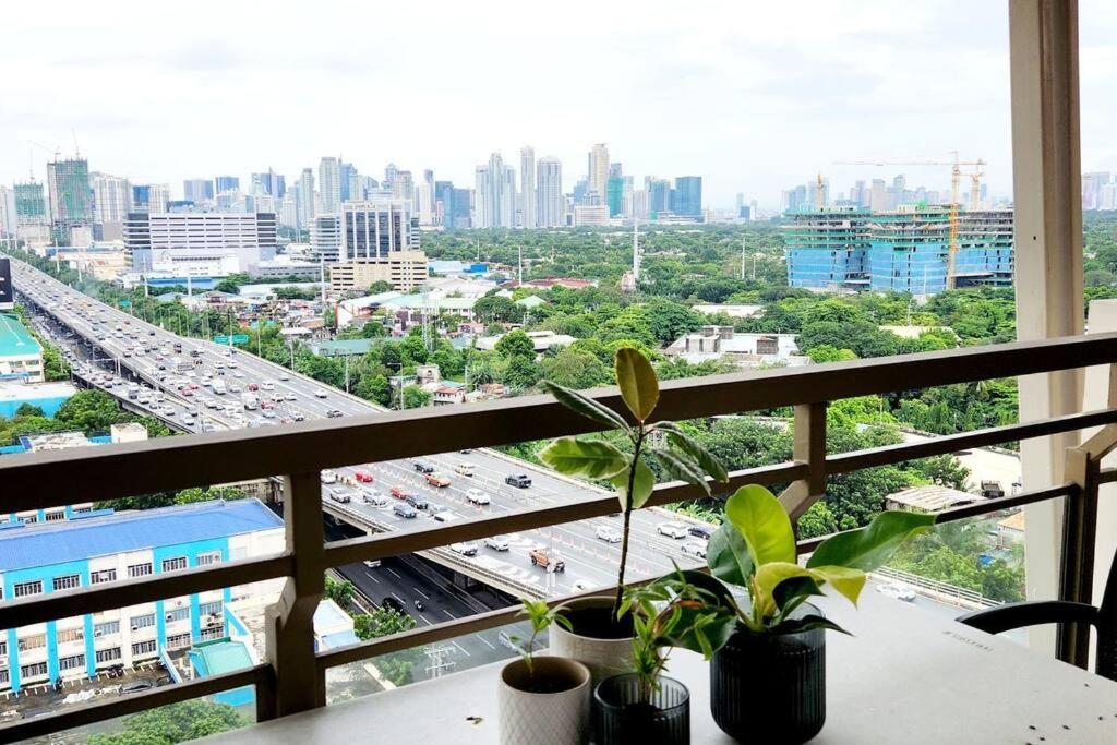 Casa Antonio At Fairway Terraces Family Penthouse 2Br Wi-Fi Nr Golf, Airport, Fort Bgc Маніла Екстер'єр фото